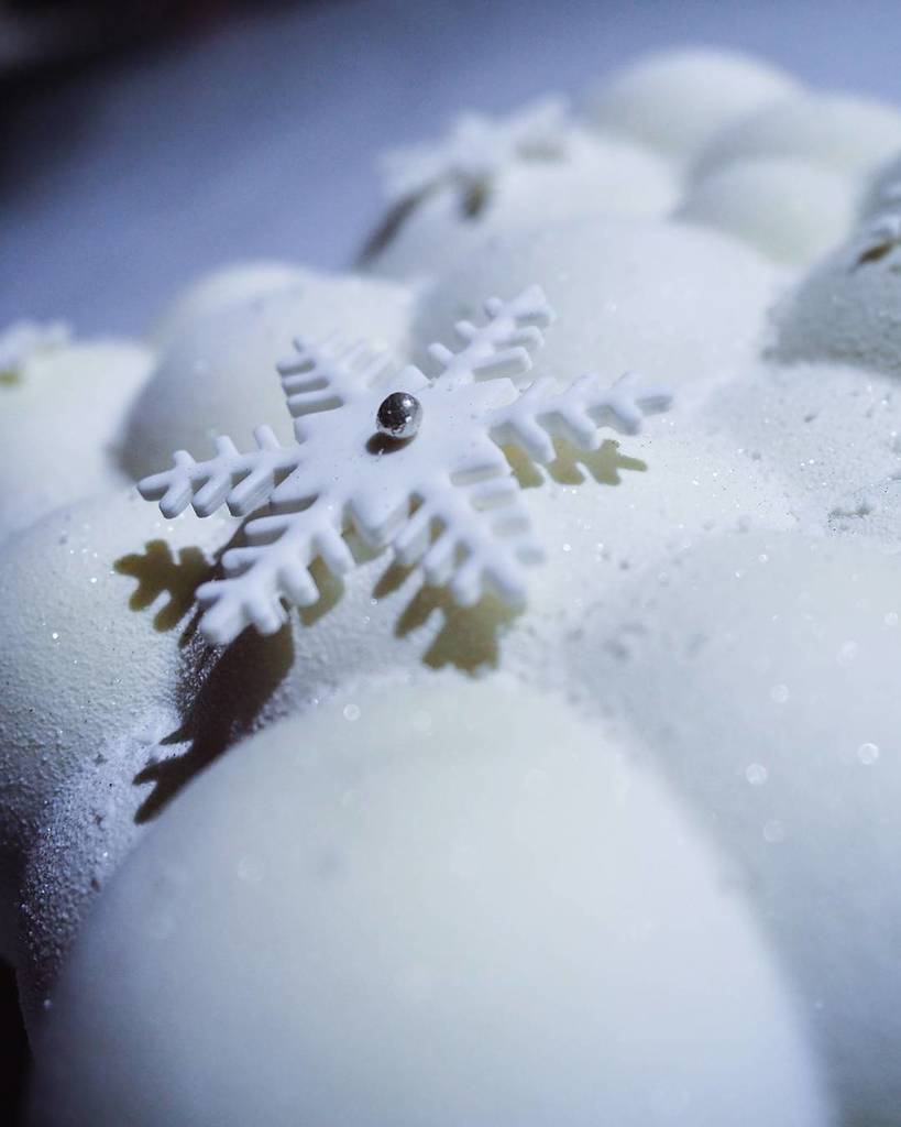 daves_food's tweet photo. This cake from @7cakeboutique was too handsome not to post again ✨❄️🍰
-
Thank you again @7cakeboutique for the very pretty cake!
-
📍 Delivery available throughout GTA and 3272 Midland Ave, Toronto, ON M1V 0C7
-
-
#7cake #blogto #torontolife #tor… https://t.co/X8j5o5NazB https://t.co/Iy9W5xRvQP