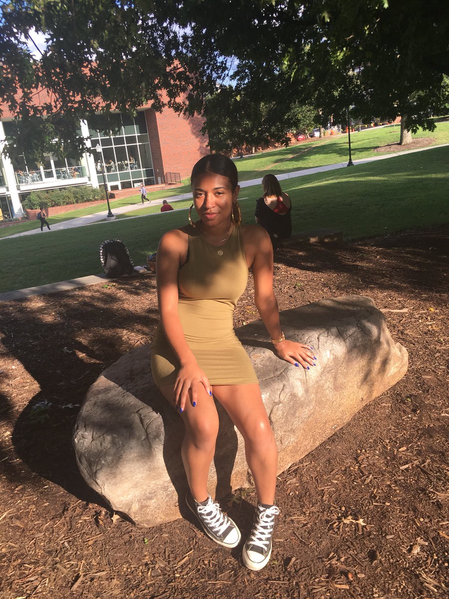 BeesGottaStinga's tweet photo. I’m a little late but.. y’all said #BlackQueensOfUNCG right? https://t.co/mPBjvWLNYE