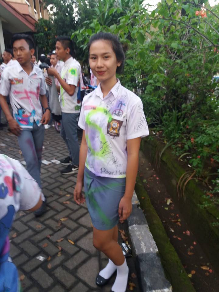 deni_asari's tweet photo. Seragam SMA Baju Corat Coret LULUS di Manado๐๐ฏ๐
#PutihAbuAbu #MasaSMA #AnakSekolahan #SMASeksi #GoodbyePutihAbuAbu https://t.co/g5bKuAWgmX