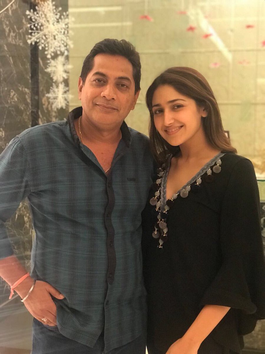 Sayyeshaa goes for a Dinner with her Director - Photos Proo