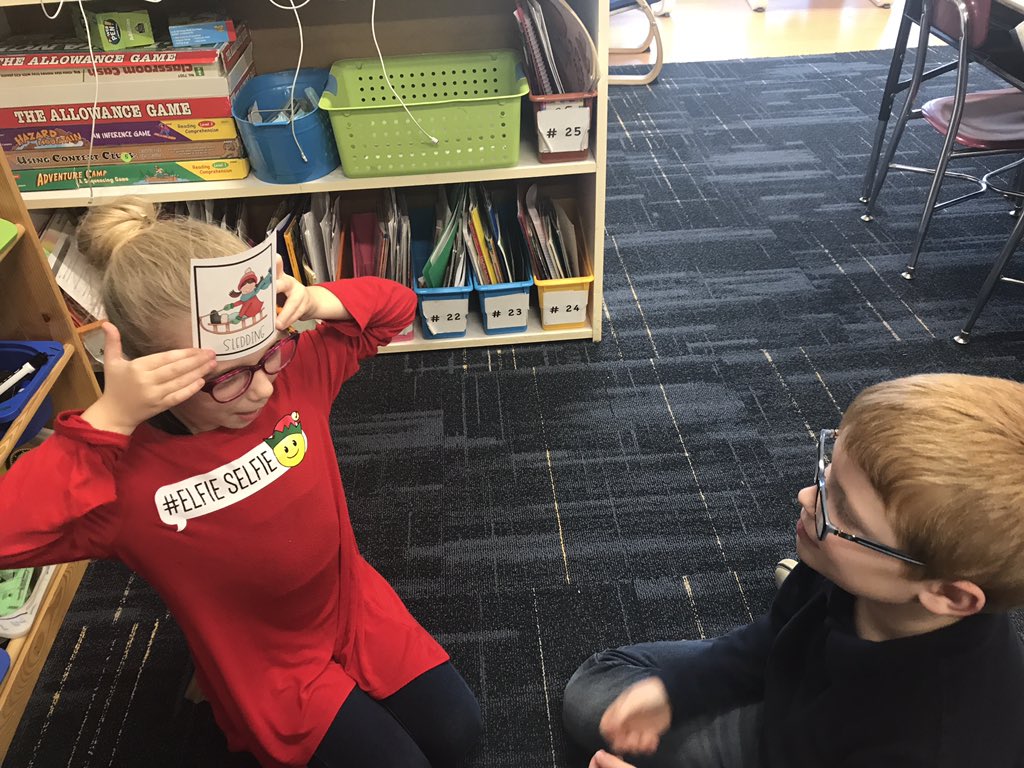 MrsZimmerPR's tweet photo. Holiday Headbanz!!! https://t.co/j1cuAgkzP5