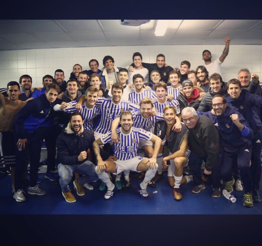 11carlosV's tweet photo. No tengo palabras para agradecer todo el cariño recibido en estos años. Hoy se cierra un capitulo hermoso en mi vida y no podia tener un mejor final. Eskerrik asko eta Gora Real 💙 https://t.co/D6qsGP3tJh