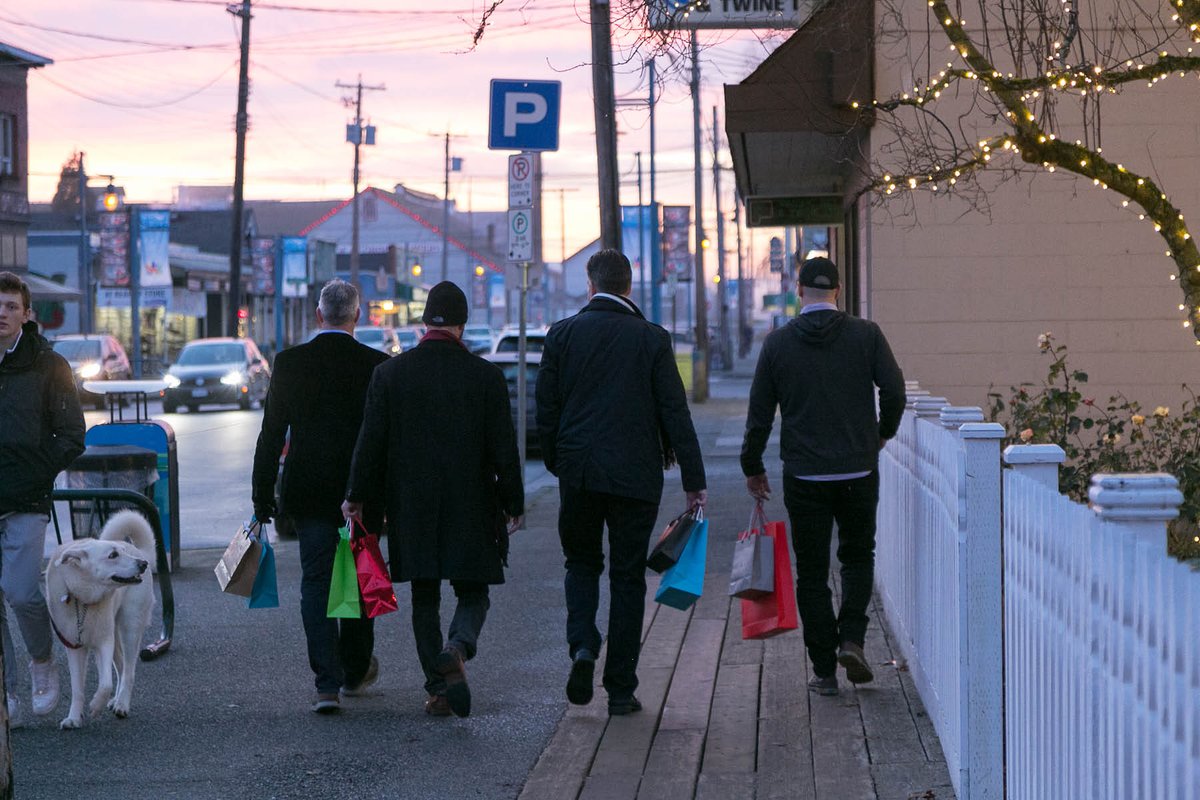 StevestonSMA's tweet photo. Shopping Guys are getting ready to shop and drink tonight! #ShopSteveston #ShoppingGuys https://t.co/IdY12RfYZh