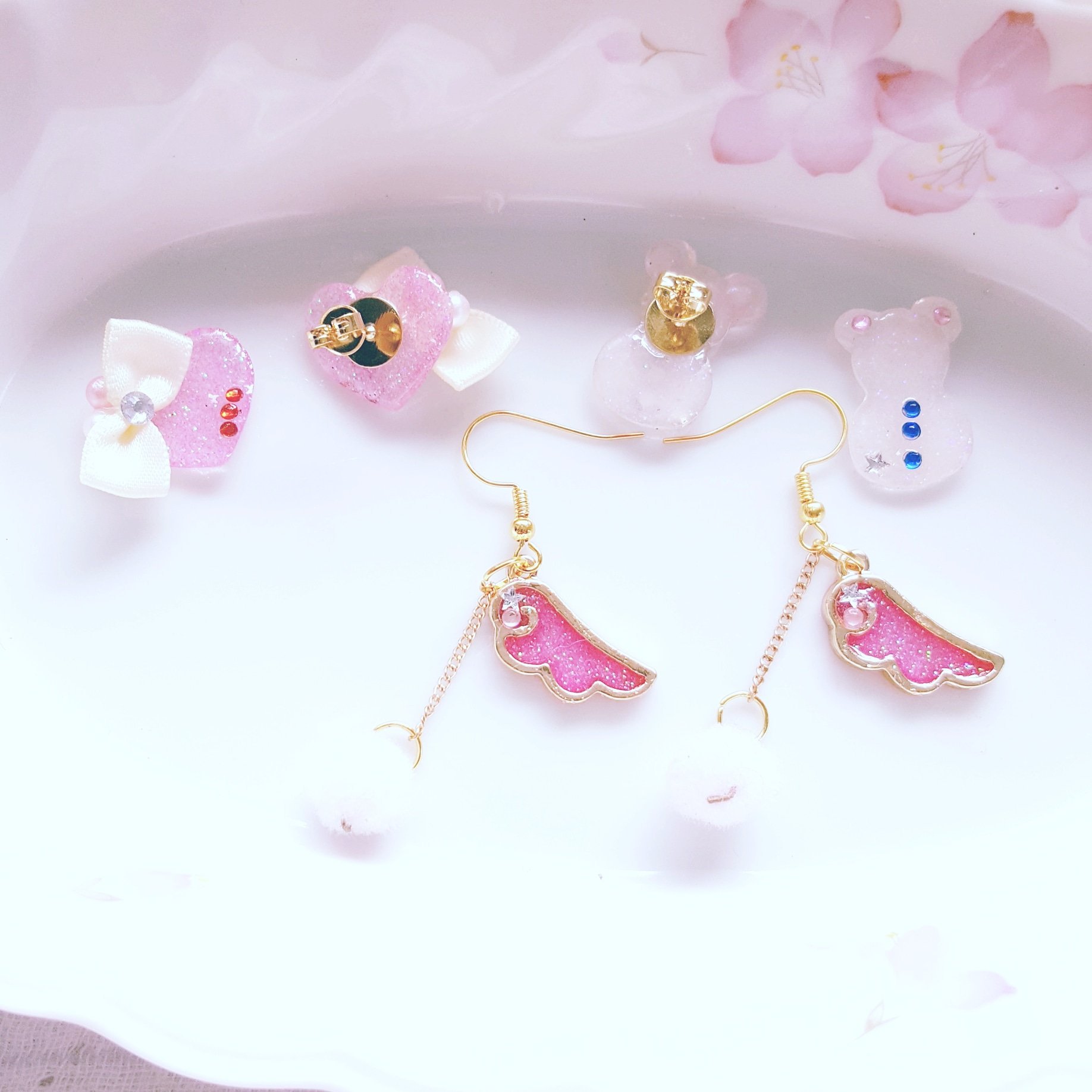 Ymr I ゆまり ゆめかわいい感じに仕上げました 新作 天使の羽ふわふわボンボン付き 販売開始 問い合わせは メールにて Yuu Mai Aki I Ezweb Ne Jp ハンドメイド ゆめかわいい ハートピアス 雪だるまピアス 天使の羽ピアス くまさん ゆめ