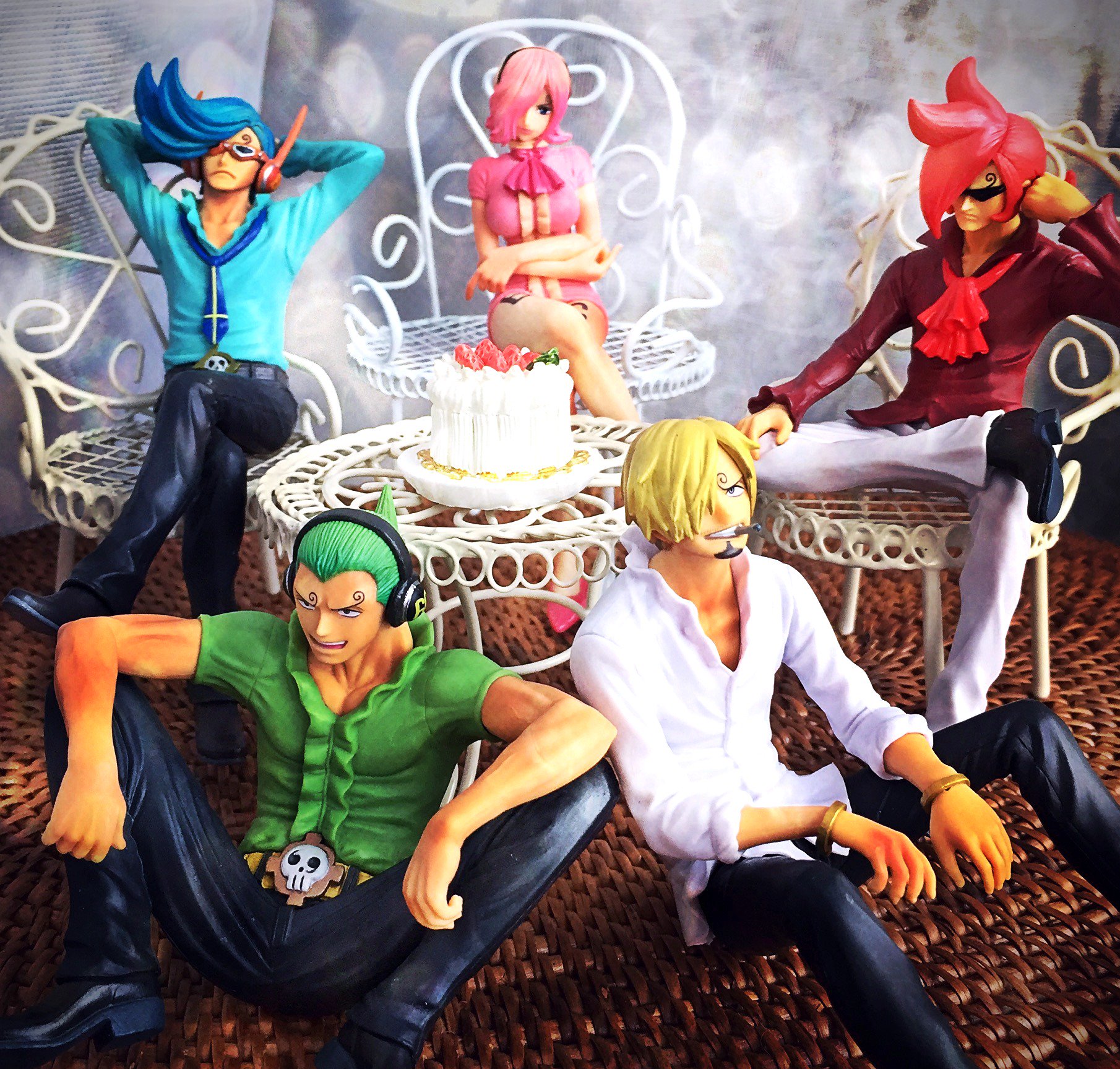 تويتر Lefty على تويتر Dxf The Grandline Series Vinsmoke Family Smspサンジ とどっちにするかすごい悩んだけど いろいろ遊んで写真を撮って楽しいのはこっちのジェルマのご兄弟なので レトロフューチャー的椅子もすごくいい マイベストワンピース