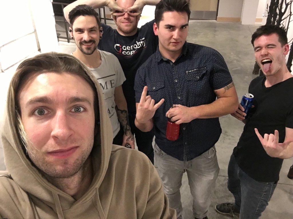 TPicturePerfect's tweet photo. Up to some shenanigans before the reunion show tomorrow! Some things never change. https://t.co/eKAuoYTlwC