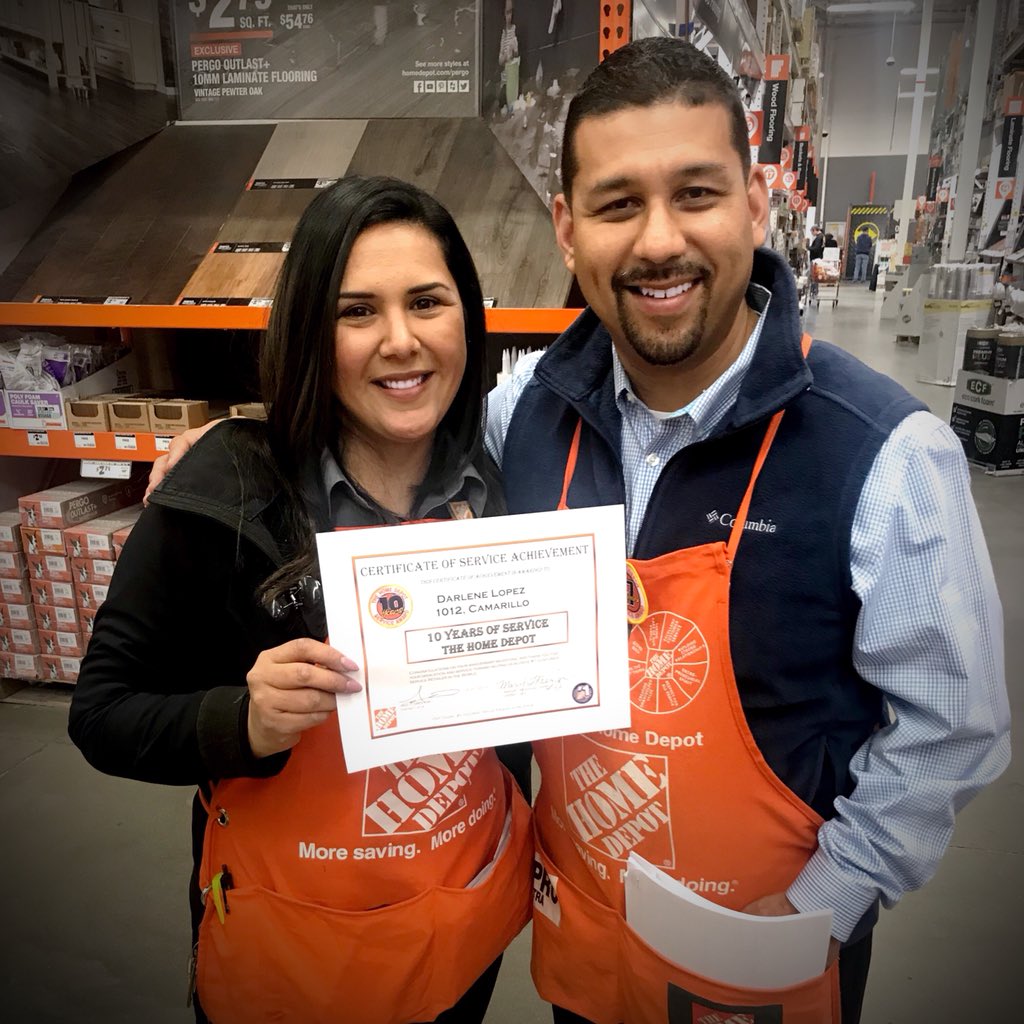 drlnlopez85's tweet photo. #HappyAnniversary!!! #Congrats to Teresa from our #Wonderdul #METteam and Brian from our #AmazingLumberBuilding department they both are celebrating #1Year:) and I got my #10YearCertificate :) https://t.co/VpaPrHy3PR