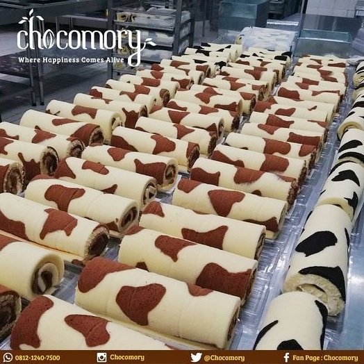 Chocomory's tweet photo. Moo Moo Roll - fresh from the oven😍
Sapi digulungnya lagi antri mau masuk packaging nih..
.
Hayo siapa yg udah sering keabisan? Ayo dong jangan sampe keabisan lagi ya, chocomories 🙏
#MooMooRoll #Chocomory #RollCakeSusu https://t.co/1xuSa2DCmx
