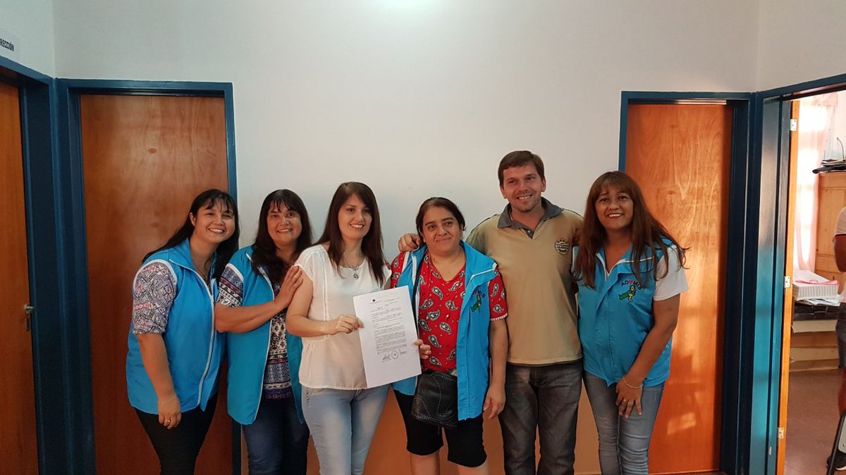 mariluleverberg's tweet photo. #Hoy entregamos Titularizaciones a colegas de la #Epet30 #SanJose Qué felicidad recibir la Navidad con trabajo para toda la vida! @udpm_misiones @passalacquaok @ivonneaqui @maidanamis #hayequipo #Cumplimoslapalabra 🎄❤Felicidades! https://t.co/342N2Y7Xyf