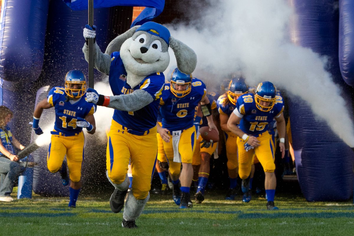 JordanG1518's tweet photo. Incredibly exited to say that I have been offered a scholarship to play football at South Dakota State University! #GoJacks https://t.co/21UxKAbhx5