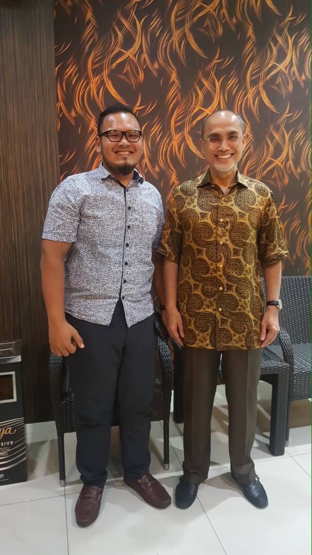 nascheom's tweet photo. Jutaan Terima Kasih kpd Prof. Tan Sri @MohdShukriYajid di atas trip GLP utk #msusrc1516 ke Banda Acheh, Indonesia. Moment yg indah utk dikenang sepanjang menjadi wakil pelajar. #msumalaysia https://t.co/YolnfGN2K2
