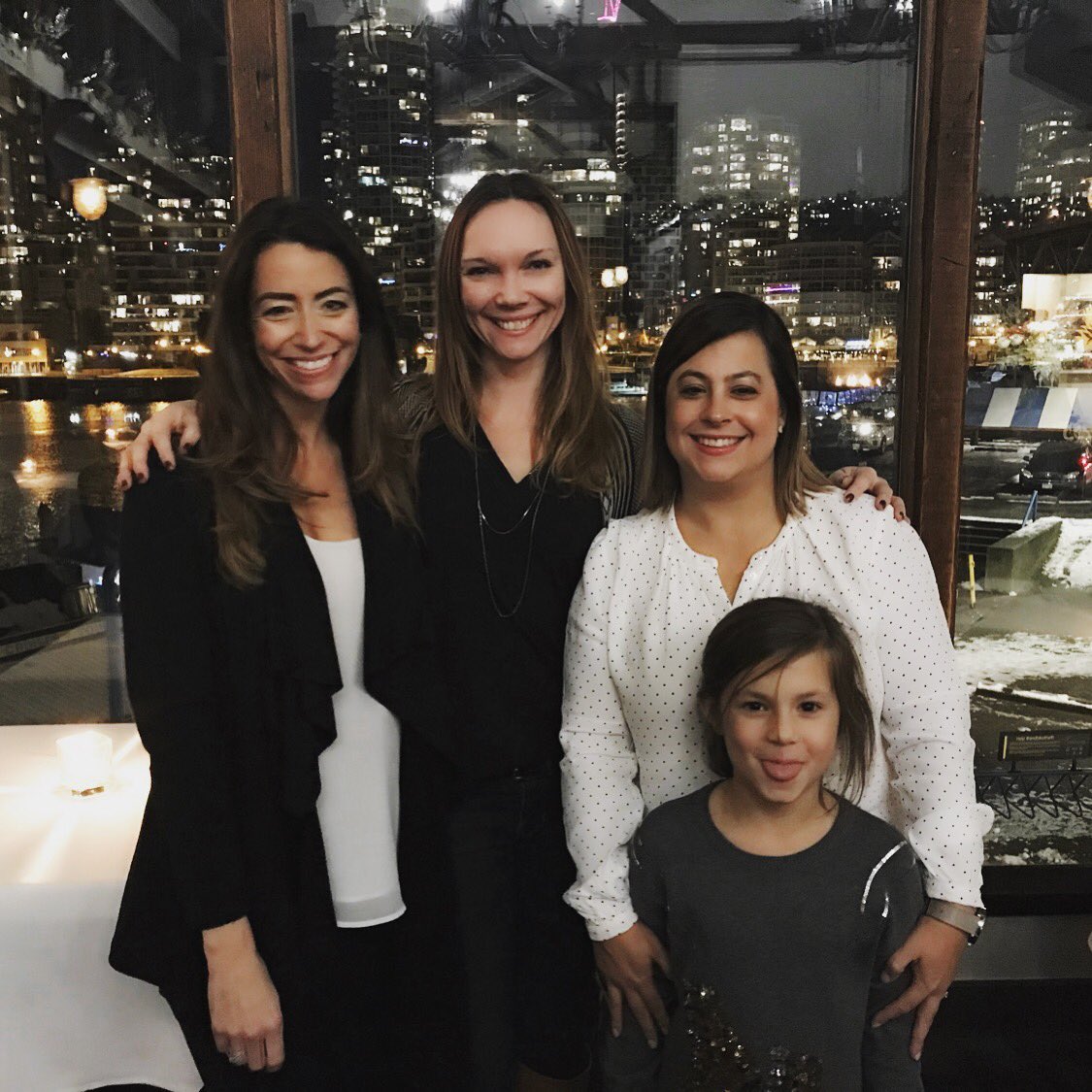 AngCengarle's tweet photo. Bestie Holiday Reunion! #elementaryschoolfriends #visitorfromaustralia #missedyou😘 @nicolehawes @MissKatAnderson https://t.co/TlCNwl3OrD