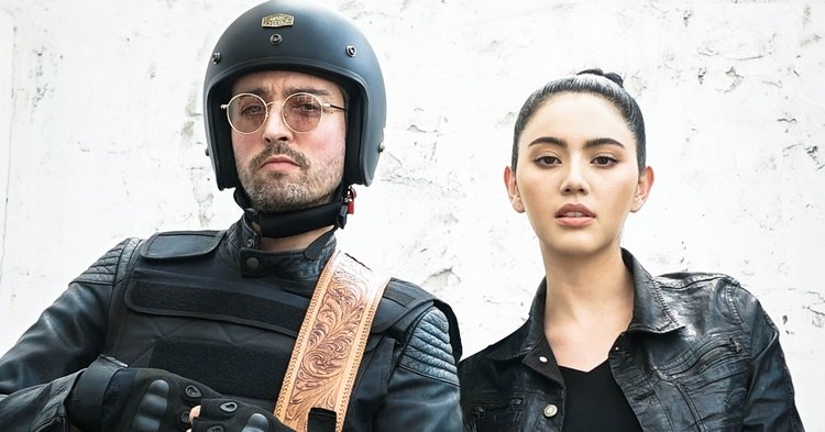 ฮิวโก้ ชวน "ใหม่ ดาวิกา" สวมบทนักฆ่าในเอ็มวี "ระวัง" เอ็มวีเพลงที่ 4 จากอัลบั้มสะท้อนสังคมของฮิวโก้
music.sanook.com/2394001/