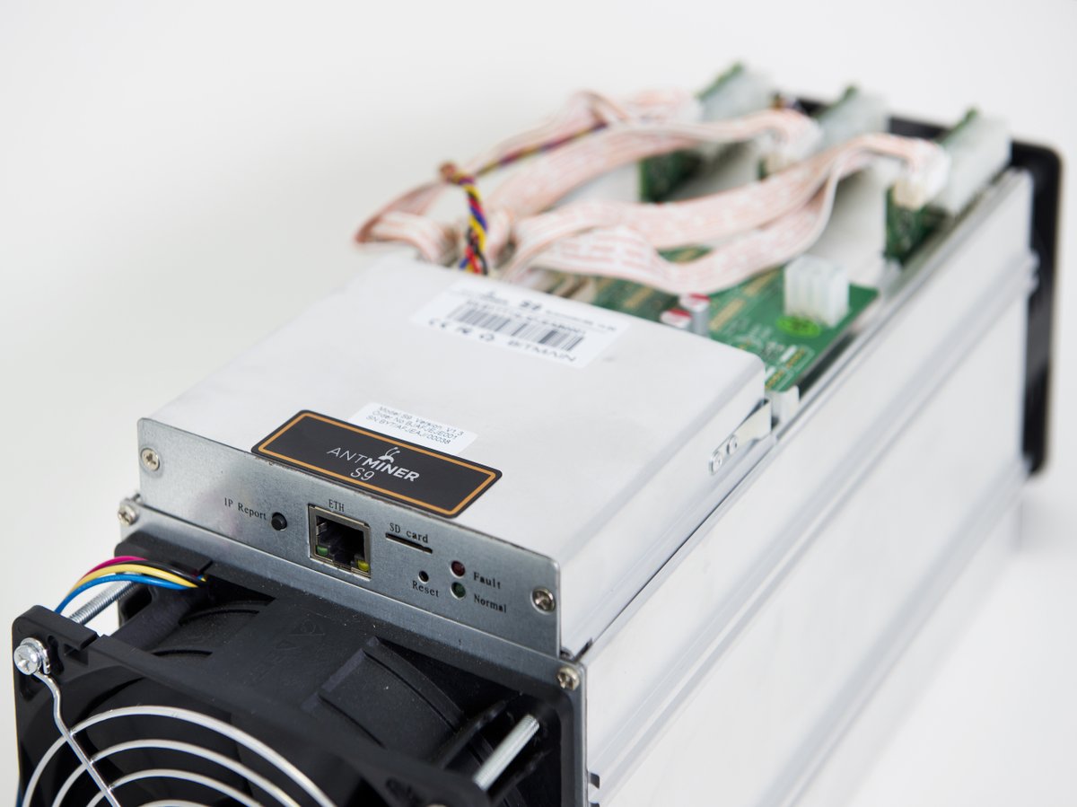 BitmainOfficial's tweet image. Good news: We&apos;re finally releasing a batch of the Antminer S9 #BitcoinCash #Bitcoin miner today at 5PM (19 Dec, GMT+8) Here goo.gl/yWQc6e  Order then, while the batch lasts!