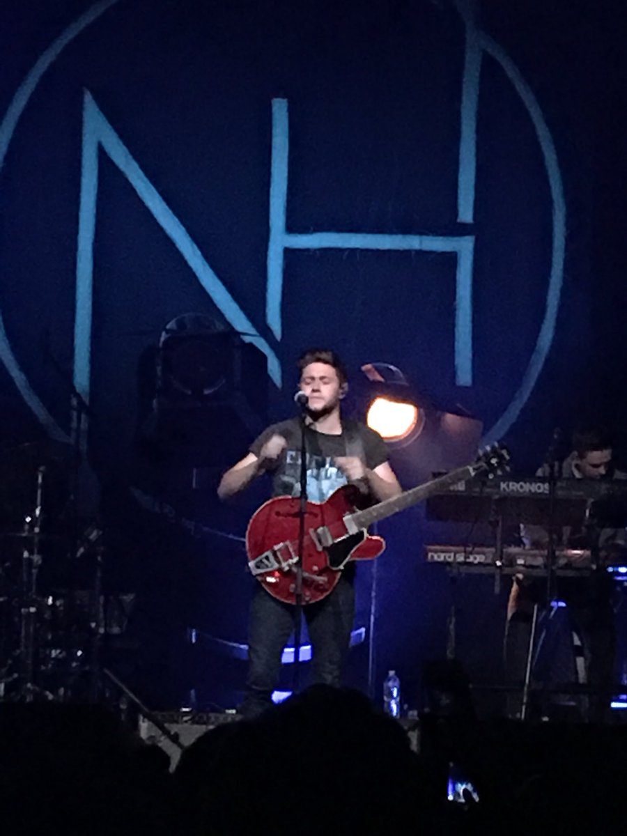 MrsJWit's tweet photo. When we Flickered in #Philly @FillmorePhilly @NiallOfficial @NiallTourNews #FlickerSessions2017 https://t.co/AjWDW4RA8o