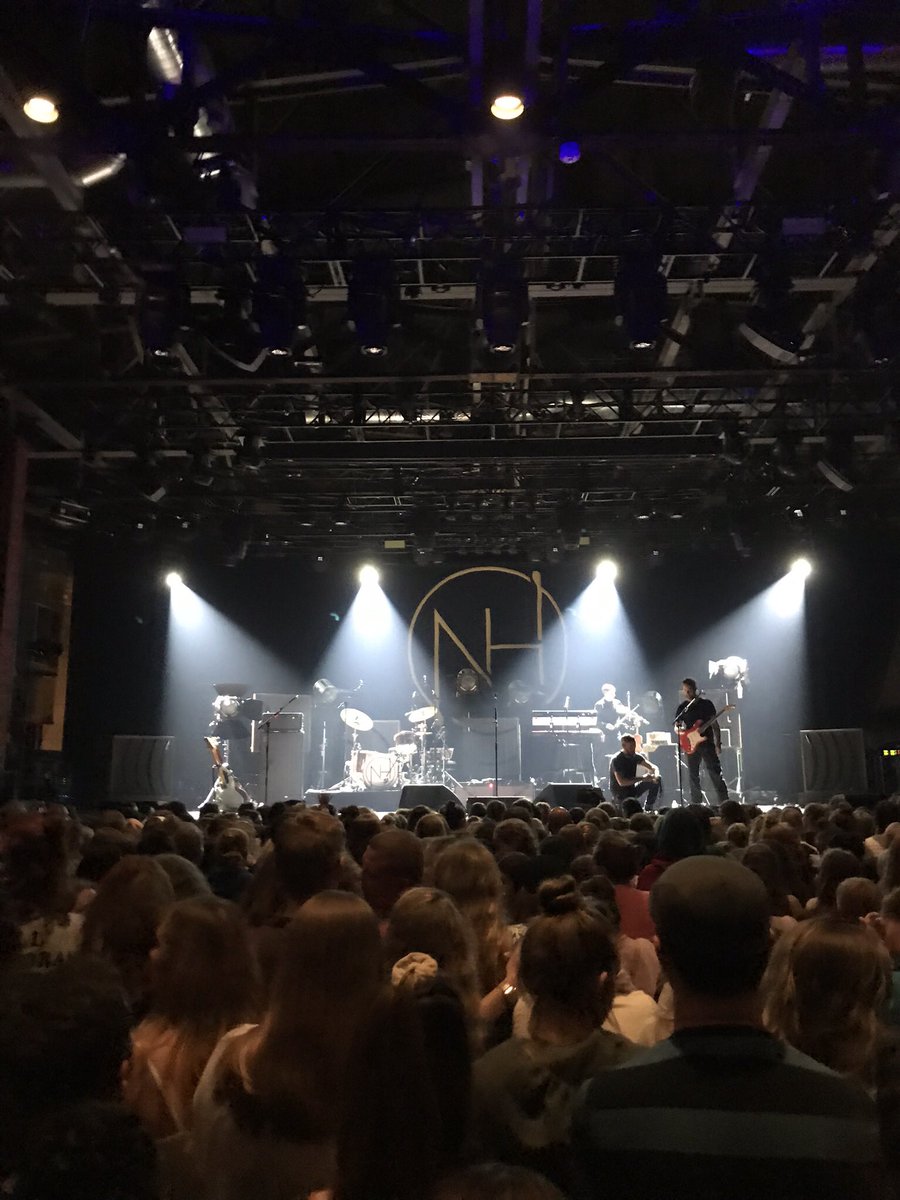 MrsJWit's tweet photo. When we Flickered in #Philly @FillmorePhilly @NiallOfficial @NiallTourNews #FlickerSessions2017 https://t.co/AjWDW4RA8o