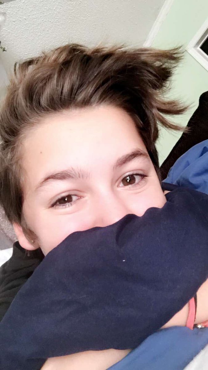 WHILE YOURE ALL HERE
hello i’m mal and i swear i dnt suck that terribly 
my pronouns are he/they
i play ukulele, guitar and piano 
shrug