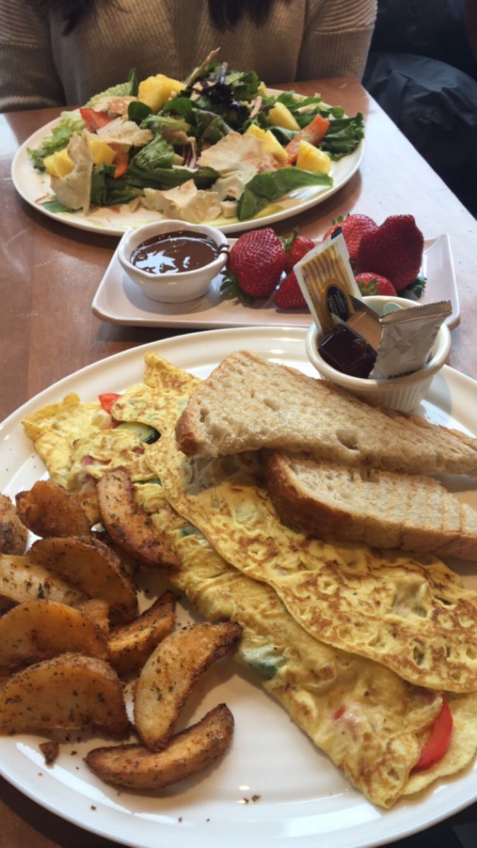 YYZahra's tweet photo. Every day should be a vacay day! Enjoyed this Feel Good Omelette at @cacao70official #TCM17 https://t.co/eqo6NKSaSu
