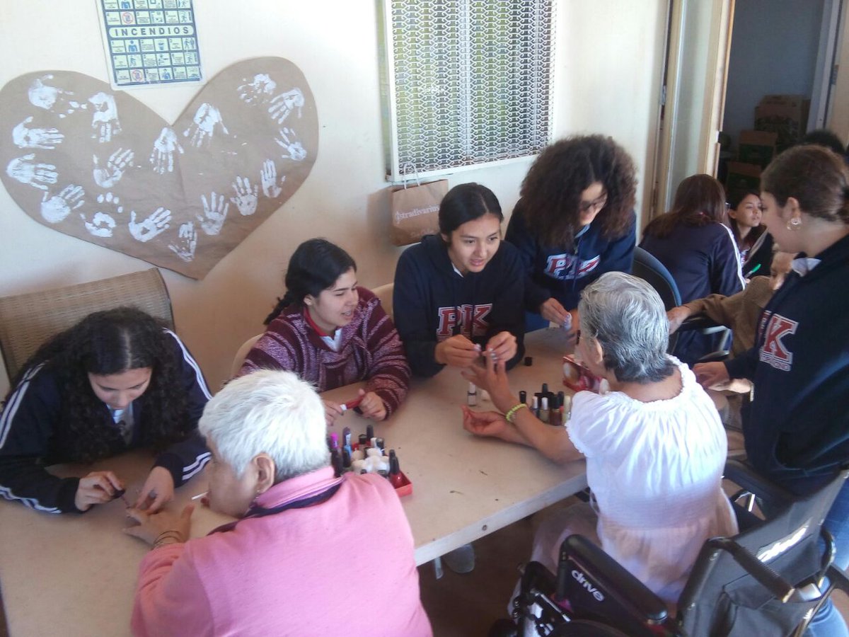prepakino's tweet photo. Estudiantes de la Preparatoria Kino organizaron una posada en honor a los adultos mayores del asilo "Madre amable". 

Los estudiantes estuvieron coordinados por el departamento de vida estudiantil y maestras del área económico-administrativo y Ciencias sociales. #SoyPrepaKino https://t.co/QPOOjANOIn