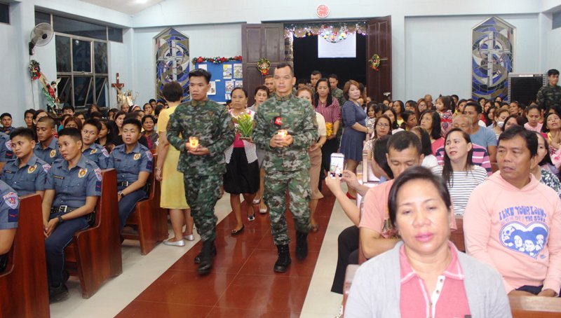 5thSABSAF's tweet photo. On December 19, 2017, H5SAB and 55SAC as one of the sponsoring unit during the "Misa de Gallo" at Sacred Heart the Archangel Chapel, Camp Abendan, Mercedes, Zamboanga City.

#SpecialActionForce
#PNPPATROLPlan2030
#5SABDragons https://t.co/4M7phojZqd