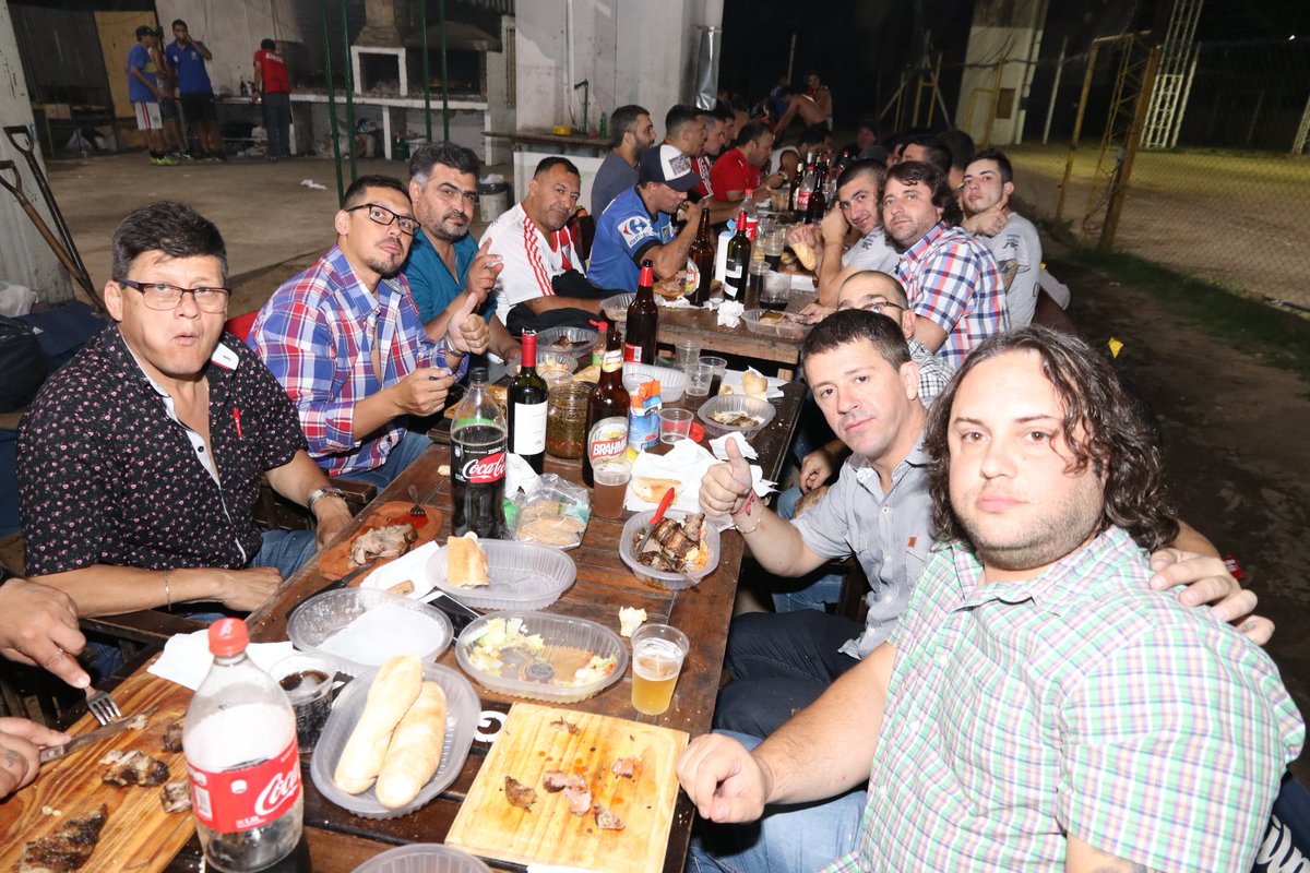 SubOrganizacion's tweet photo. #Despidiendo el año con los delegados. #Futbol #asado #VillaLuro #EquipoDeRamonMuerza @RamonMuerzaSEC @medinajose1960g @christian_tato https://t.co/6QAqKrl31H