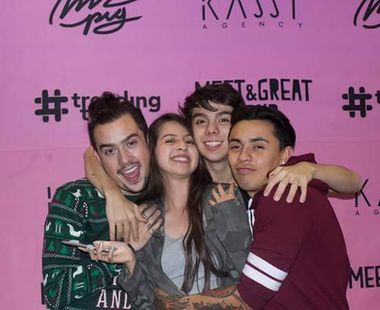 kaffer_galvaan's tweet photo. Hicieron de un día común al mejor día del mundo 😍 @jancarlobg @MauHCorona @DaniellBautista LOS MEGA AMOOO 😍😍 ♡16•12•17♡ Son los mejores https://t.co/yQzCDT1QKh