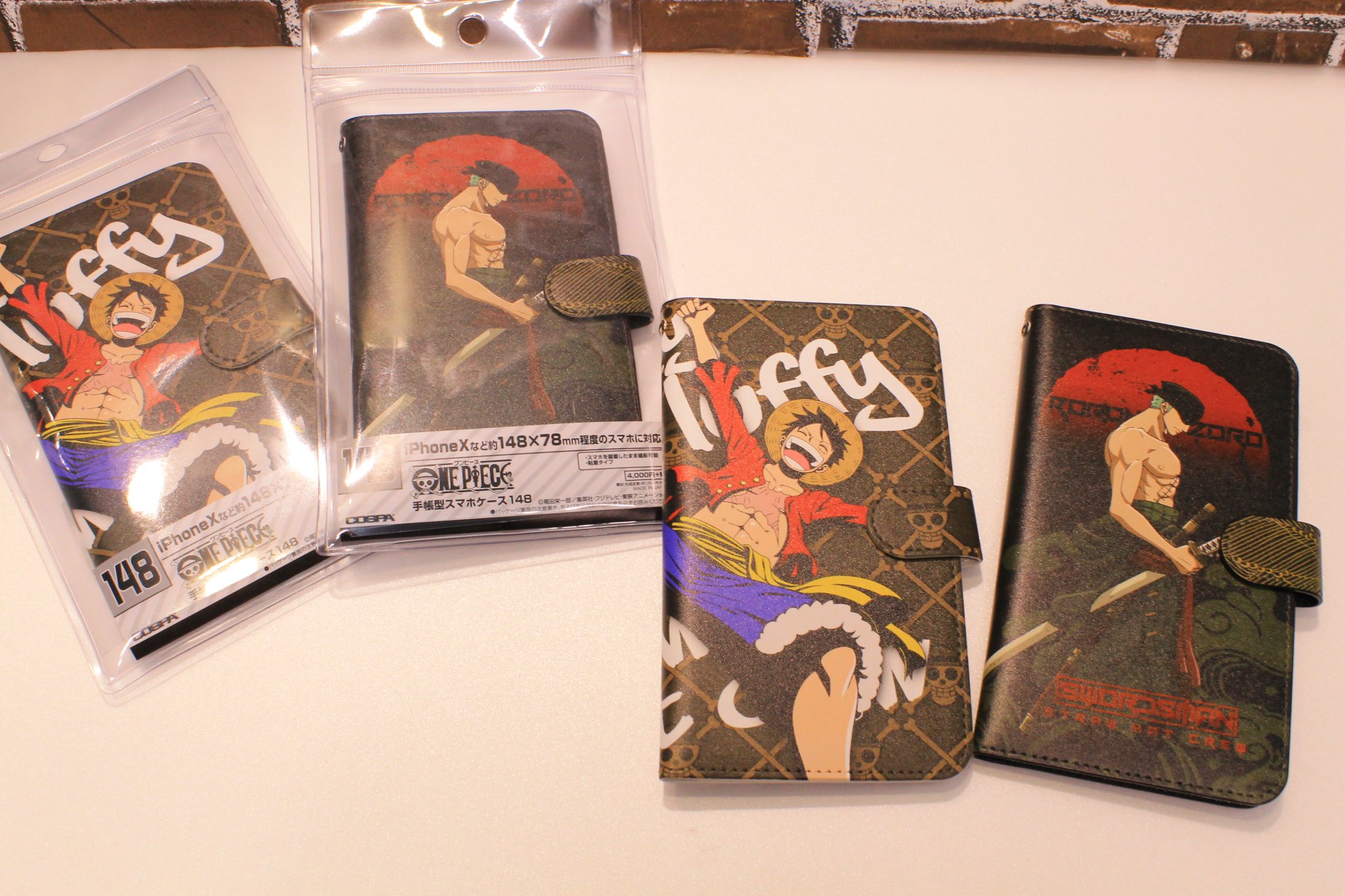 One Piece麦わらストア渋谷本店 No Twitter 新商品 雑貨 ルフィ手帳型スマホケース ゾロ手帳型スマホケース 各種 4 000円 税 好評発売中 麦わらストア Onepiece