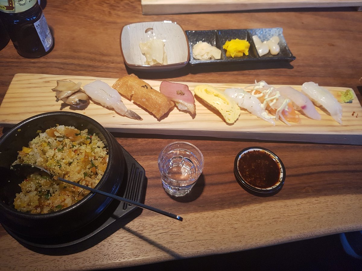 dhobee's tweet photo. 미리크리스마스..#해운대 # 미스터스시 https://t.co/yd9cmAQZcR