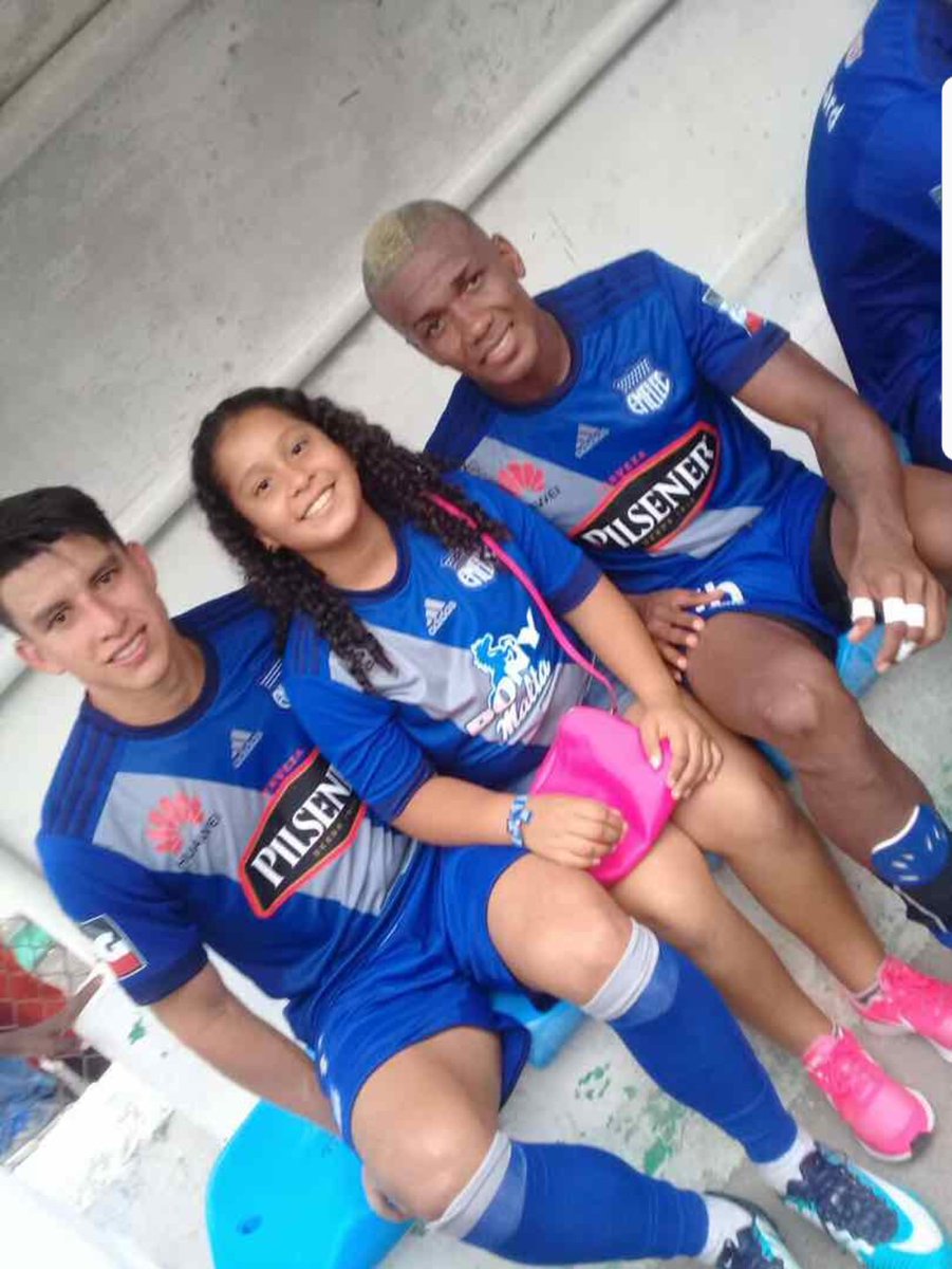 marcossuquitana's tweet photo. #Brianna con los #Campeones #EmelecCampeon2017 @FansGaibor_10 https://t.co/4ih0Owsinu