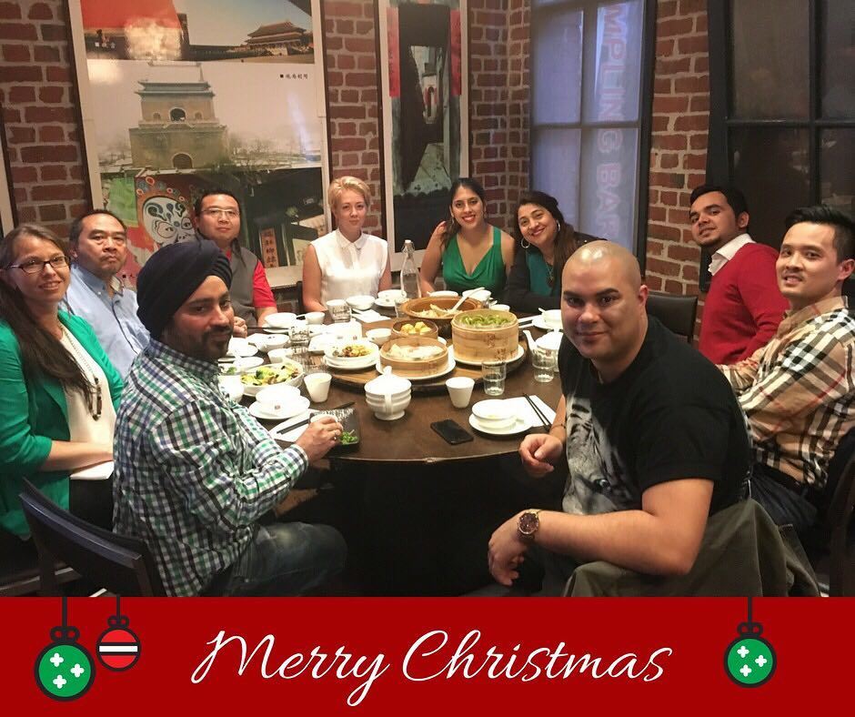 ArrowDigitalAU's tweet photo. MERRY CHRISTMAS to our amazing Arrow clients, friends, family and team. What a great year it’s been! Here’s a big cheers to many more 🥂🎅🏻🎄 https://t.co/A7liYbQWDn https://t.co/TJScgP6T8Y
