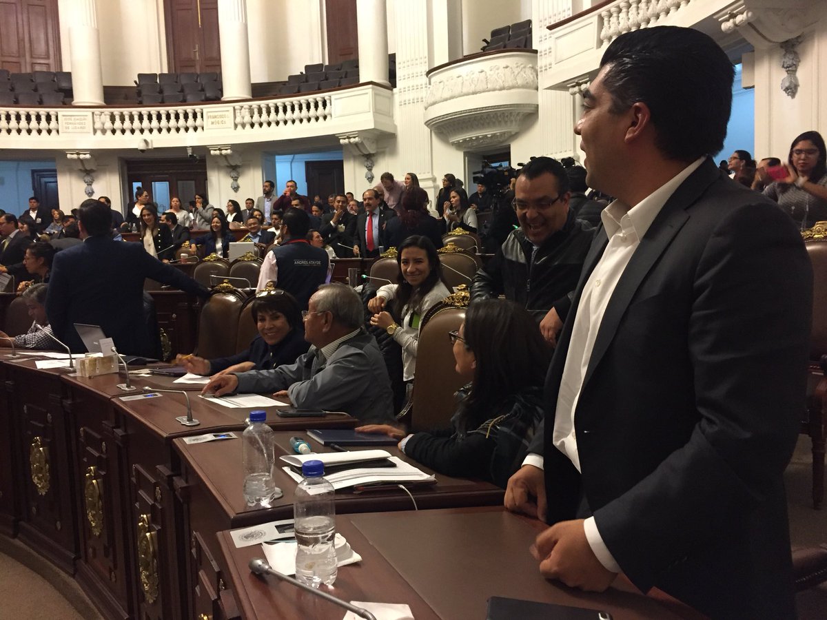 Candelaria___'s tweet photo. Aprobamos con 34 votos a favor la “Ley Orgánica de Alcaldías”, en el pleno de la #AsambleaDF. Primera derrota de la alianza PAN-PRD en la #CDMX https://t.co/ki101BdAri