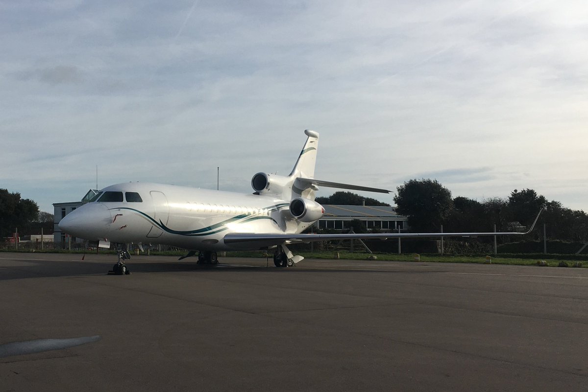 oceanskiesltd's tweet photo. We were very pleased to have welcomed this superb @DassaultFalcon Falcon 7X to Guernsey this week - awesome aircraft! #bizjet @VisitGuernsey @GuernseyAirport #Guernsey https://t.co/B40pqRrOS8