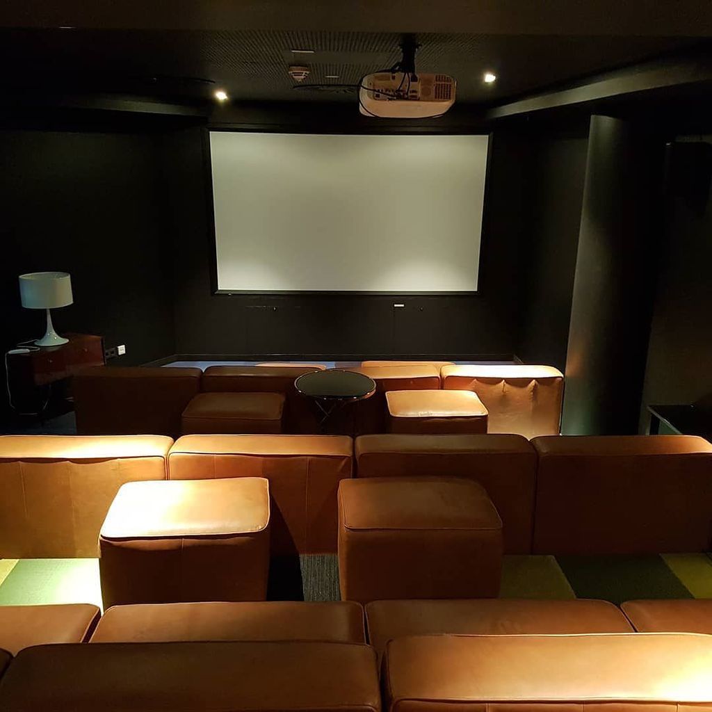 AriseGTM's tweet image. When your hotel includes a cinema room #rubymarie ift.tt/2BSzd3x