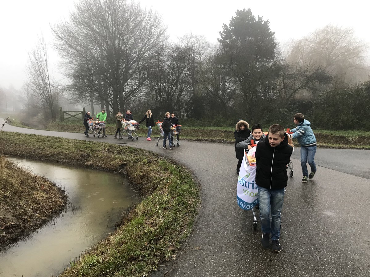 Op weg naar de #voedselbank met onze kerstgeschenken <a href="/omroepzeeland/">Omroep Zeeland</a> <a href="/pzcredactie/">PZC</a>