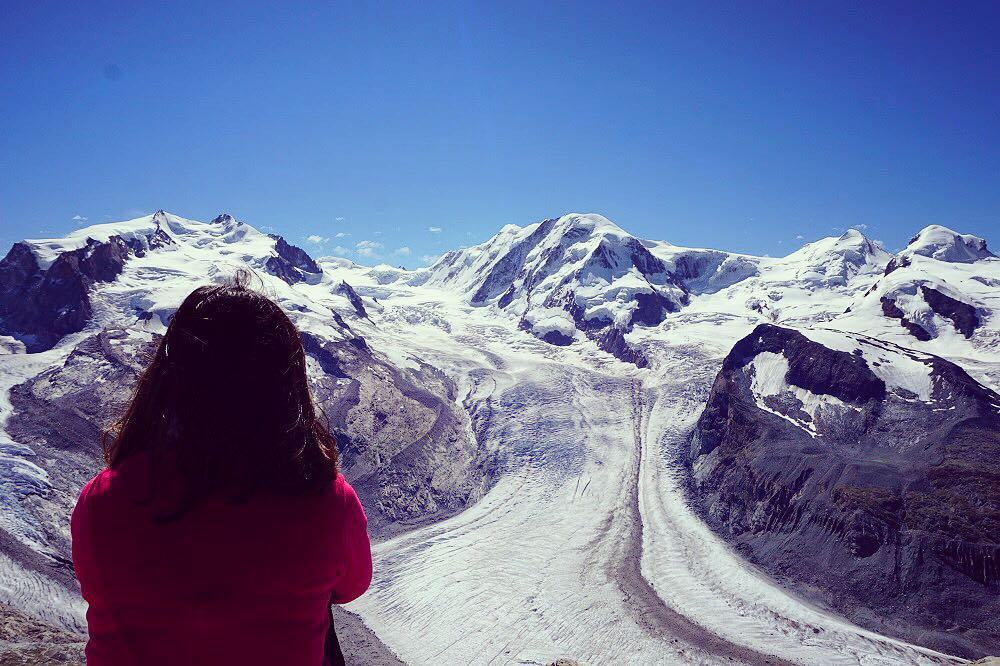 LaMochiladeMama's tweet photo. ¡Buenos días #invierno! Por fin nos vemos las caras. El año pasado te me escapaste, pero este te voy a exprimir al máximo ❄️ #Zermatt #Gornergratt 🇨🇭 •••
#globetrotter #travelcommunity #travelphotography #igtravel #beautifuldestinations #iamtb #lugaresimperdibles #intrav… https://t.co/LNOau5MXag