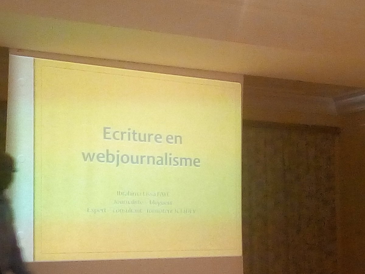 MariemeSoda_SN's tweet photo. #Jour2 Atelier #OIM @AwareMigrants 
Rappel des fondamentaux du journalisme et des approches rédactionnelles pour les questions migratoires avec @fayiboul https://t.co/lurd0oIwYZ