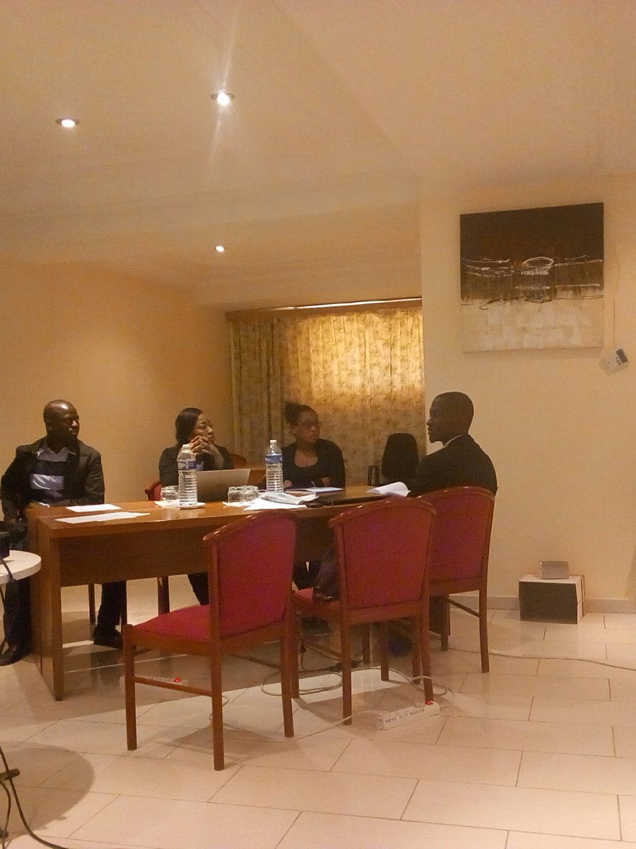 MariemeSoda_SN's tweet photo. #Jour2 Atelier #OIM @AwareMigrants 
Rappel des fondamentaux du journalisme et des approches rédactionnelles pour les questions migratoires avec @fayiboul https://t.co/lurd0oIwYZ