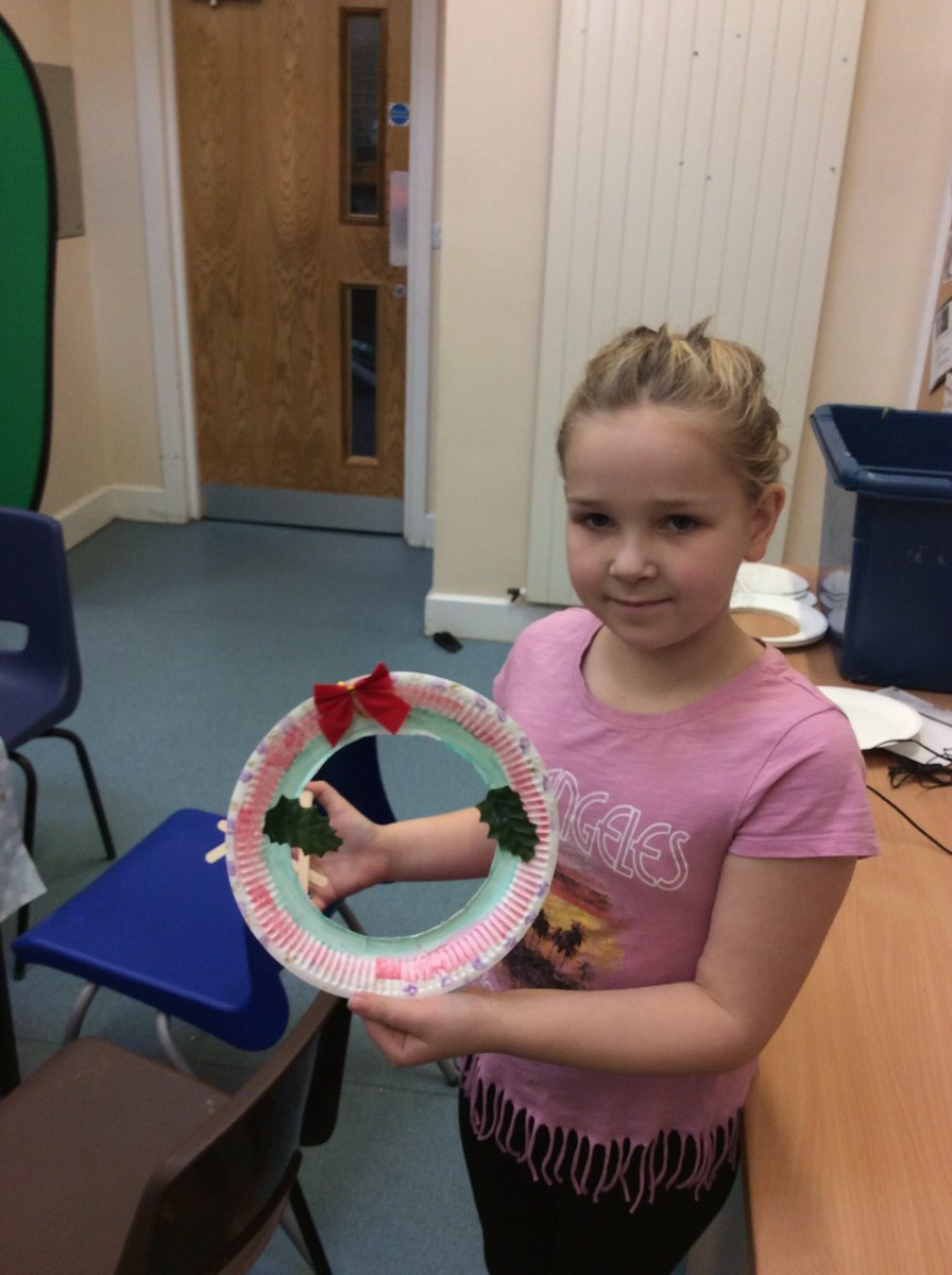 bridgeshanwell's tweet photo. We had lots of fun at Bridges making Christmas decorations @HanwellFields https://t.co/C4ESjONYyK