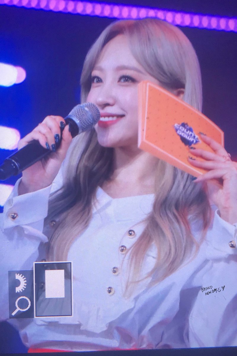 BrandNewDay0501's tweet image. 171221 MCD 광주
언니 빤짝빤짝 미모 감사합니다 😊 
#하니 #안희연 #hani #exid