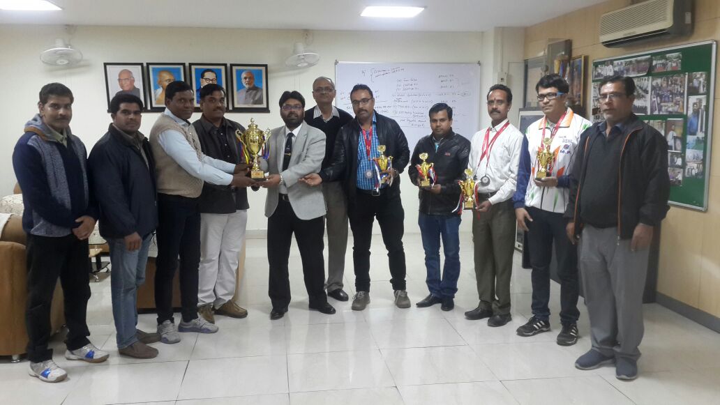 cgmbsnlmp's tweet image. आदरणीय डा. जी सी पांडे, मुख्य महाप्रबंधक नें आज अखिल भारतीय बीएसएनएल वेट/पावर लिफ्टिंग और बेसट फिजिक प्रतियोगिता पटना में सिल्वर एंव कांस्य पदक विजेताओं का स्वागत किया और बधाईयां दी| प्रधान महाप्रबंधक एवं संयुक्त महाप्रबंधक श्री ए के मुकाती और के के सूर्यवंशी जी उपस्थित थे|