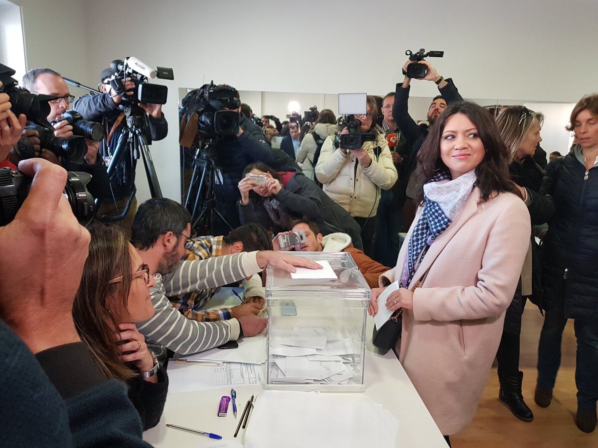CuquismeCAT's tweet photo. A St. Julià de Ramis, punt de votació del legítim President @KRLS, ja hi ha votat la primera dama @ToporMarcela. Avui, #21D, restituïm el cuquisme! #CuquiPuigdi #CuquiTopor #CuquiTransversalitat https://t.co/PyHsPrMm84