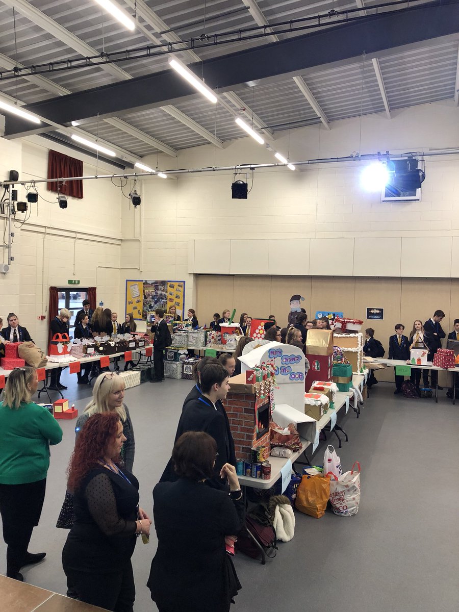 MX_Humanities's tweet photo. An impressive display this year! Donating to the schools annual hamper appeal @MiltoncrossAcad @MX_PEdept https://t.co/v7lKYsW68h