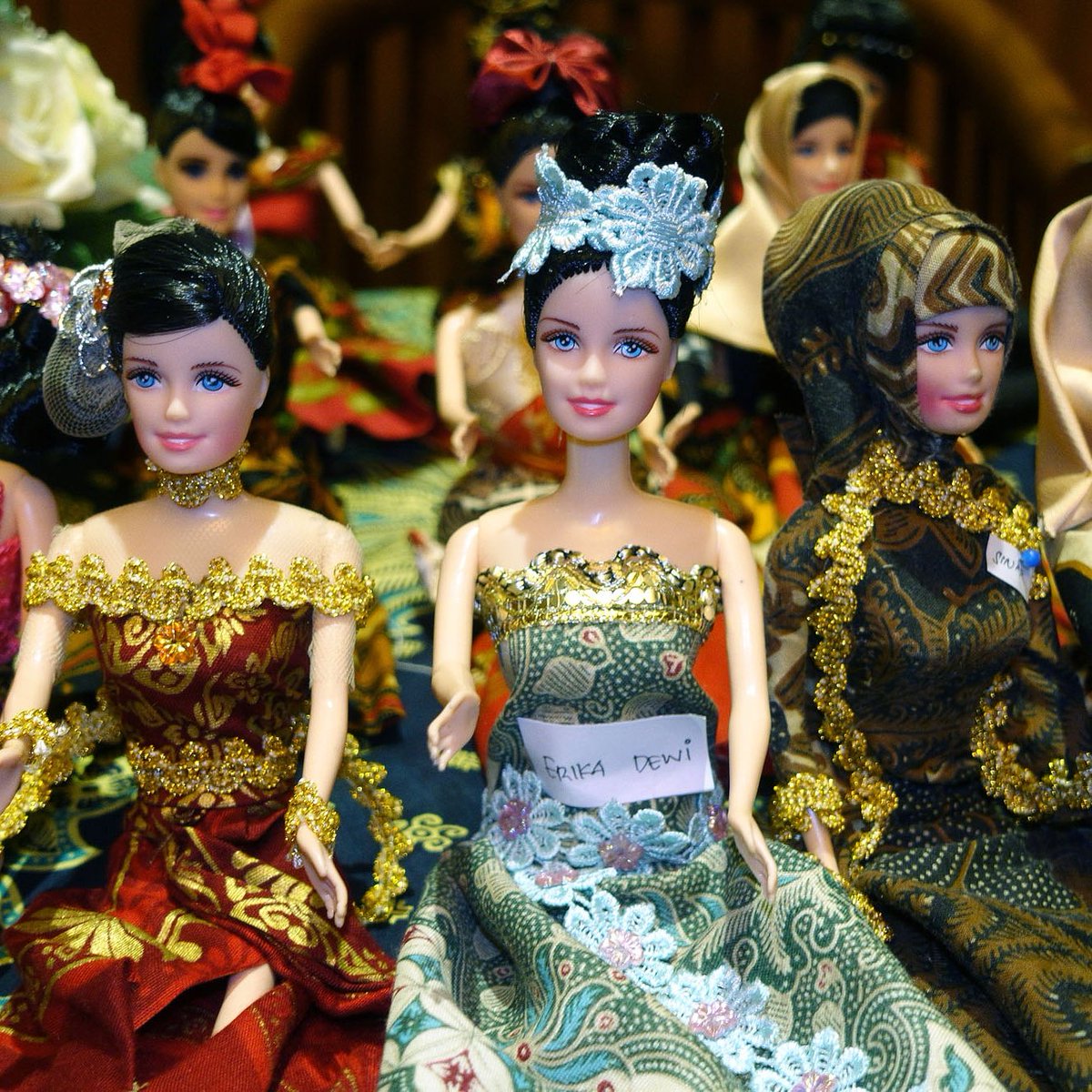 'BATIK GIRL' : beautiful dolls made by women inmates in Batam and Bali.
@KonJenBali @DubesAustralia
@aosny2011
#cinderellaindonesia #batikgirl
#beautifuldoll #kindness #prisonproject 
#successsdiaries #cancerkids #disabilitykids #savetheworld #sharethelove #AGS #AGS17R2 #OzAlum