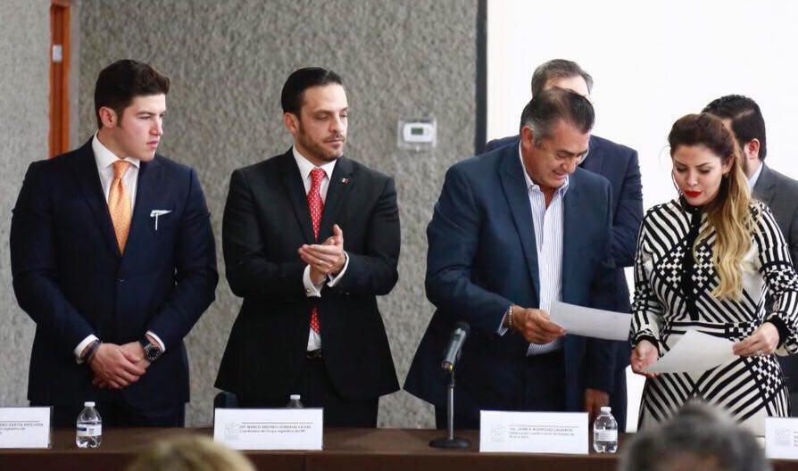 MarcoGzzNL's tweet photo. Hoy recibimos en @CongresoNL al Gobernador @JaimeRdzNL, quien nos entregó una solicitud de licencia para separarse temporalmente de su cargo. 

Esta solicitud la analizaremos los @DiputadosPRI_NL, entre nosotros y con nuestro partido, para decidir conforme a la ley. https://t.co/I3AgeU41qC