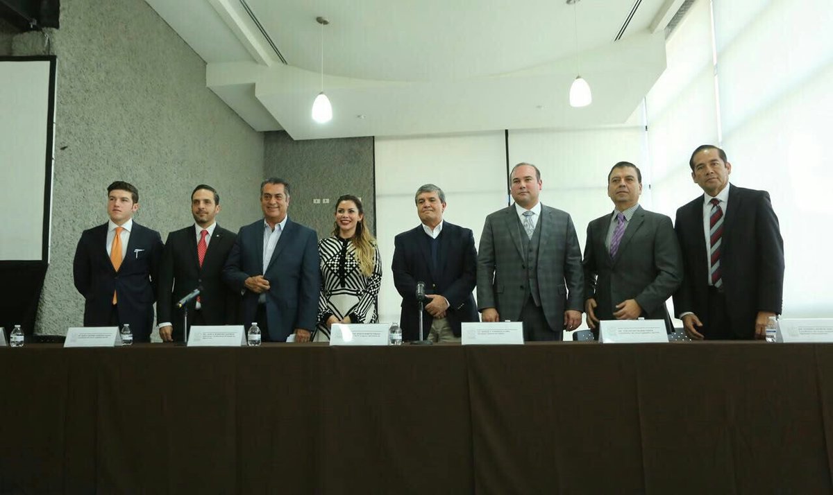 MarcoGzzNL's tweet photo. Hoy recibimos en @CongresoNL al Gobernador @JaimeRdzNL, quien nos entregó una solicitud de licencia para separarse temporalmente de su cargo. 

Esta solicitud la analizaremos los @DiputadosPRI_NL, entre nosotros y con nuestro partido, para decidir conforme a la ley. https://t.co/I3AgeU41qC