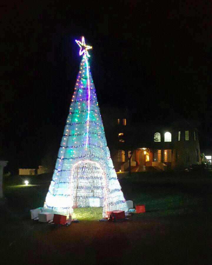 tafariacastle's tweet photo. This 25ft Xmas tree at Tafaria Castle is made using recycled plastic bottles by local artists - our small effort to #beatpolution as we transition to glass bottles. A pollution free Xmas, you are invited.. https://t.co/zYkuDYykIs
