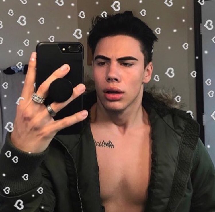 it’s so close to christmas! i’m so ready to be christmas shopping on christmas eve!