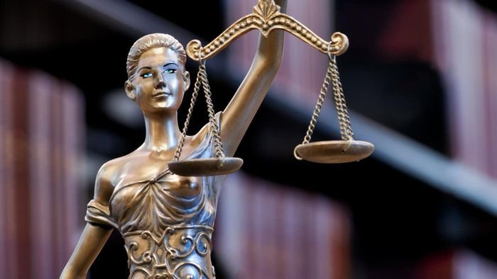 Atheist_Krishna's tweet photo. Pic 1: Indian Judiciary for the Poor.

Pic 2: Indian Judiciary for Rich &amp; Politicians.

#2GScamVerdict https://t.co/XTfcJzZizE