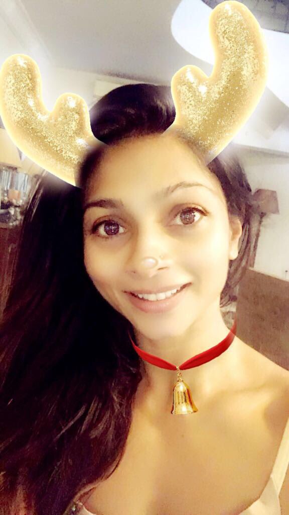 TanishaaMukerji's tweet photo. #raindeerfeels #christmasiscoming #lovetheseason #decemberloving #happyme ❤ https://t.co/RNDF1HTzme