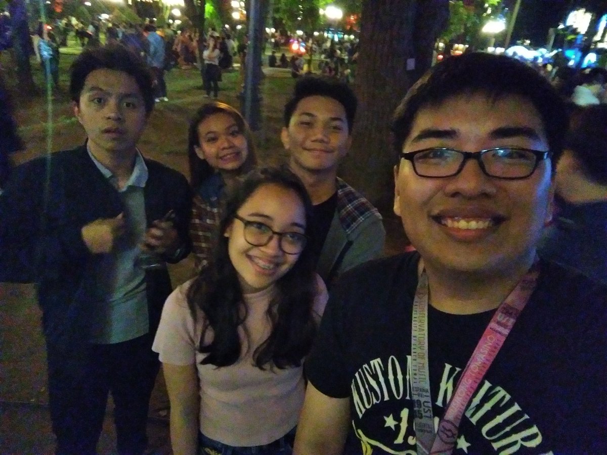 vnl_sings's tweet photo. TYL I survived Paskuhan as a 5th wheel hahaha nakakahiya sa inyo talaga @ryantamondong_ @_anyamariah @kawlmawyustowes @Nevaresjia! Thank you sa inyooo! ❤️ #truebuddies #dagdaganmopangcandy https://t.co/AiVXCSWusk
